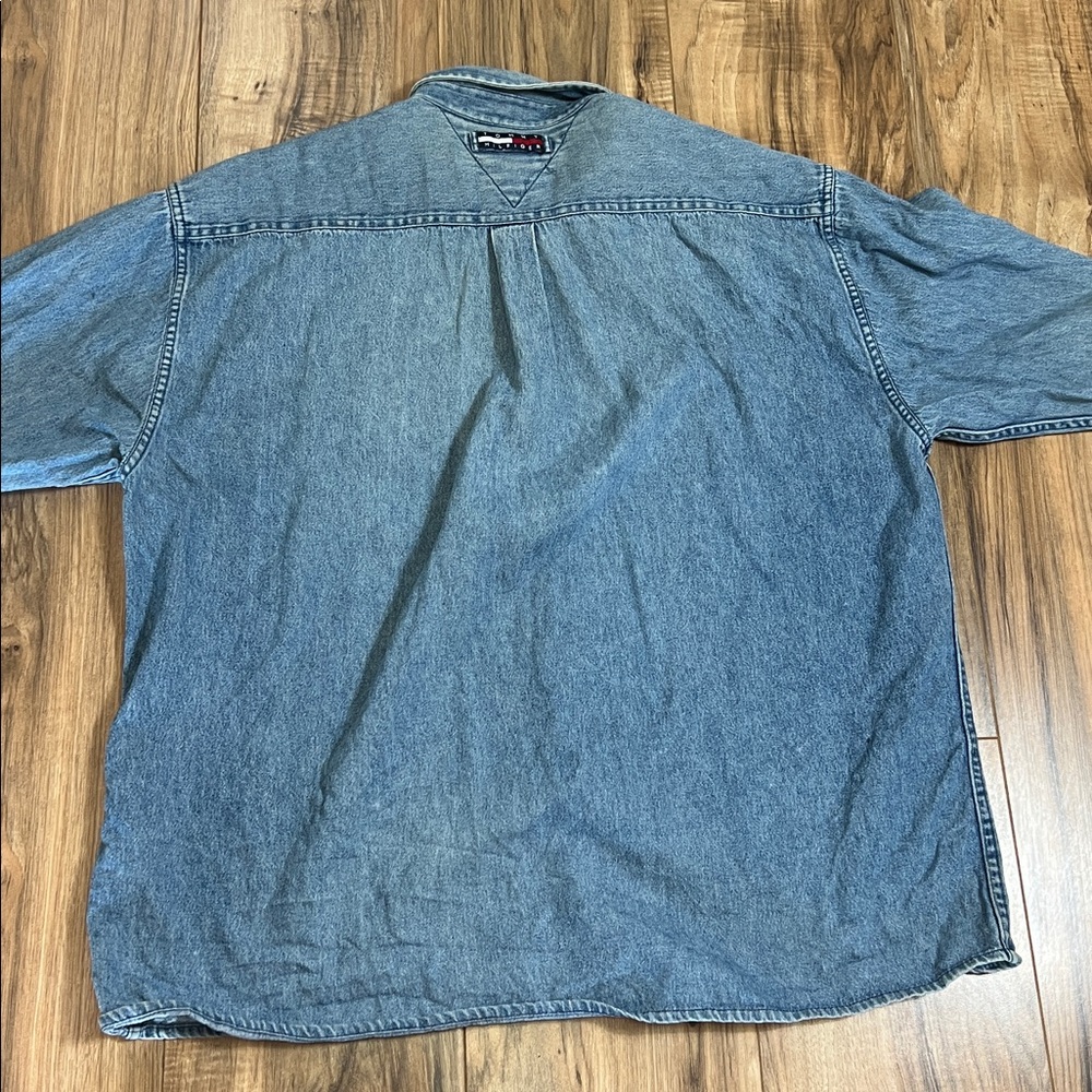 Vintage Tommy Hilfiger Classic Wash Blue Denim Shirt Button-Up Sz L - Picture 9 of 9